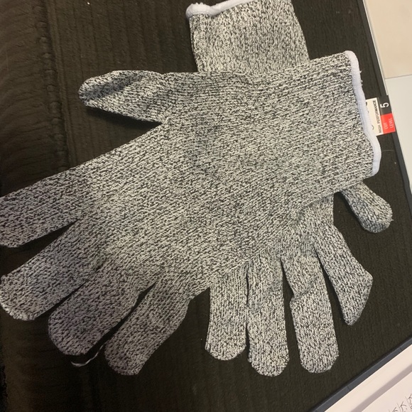 High Resistant Gloves - Picture 3 of 4